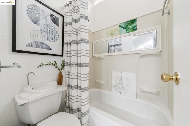 714 Evelyn Ave, Albany CA: https://media.crmls.org/mediaz/405add46-5f4e-4a58-91d4-f0b6e6e3b20b.jpg