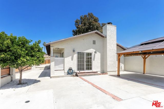 7001 Beckett Street, Tujunga CA: https://media.crmls.org/mediaz/405ae682-4c58-40d1-bfd9-78e161b02623.jpg