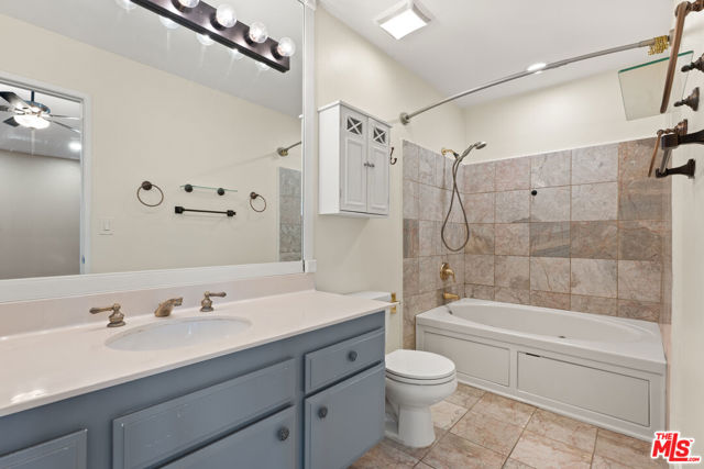 6021 Lindley Avenue, Tarzana CA: https://media.crmls.org/mediaz/405ae711-7956-487a-801f-121bdcd9a2b9.jpg