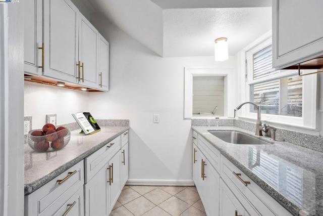 857 Athens Ave, Oakland CA: https://media.crmls.org/mediaz/405af546-6af2-4ca8-ae5c-eec9329dad26.jpg