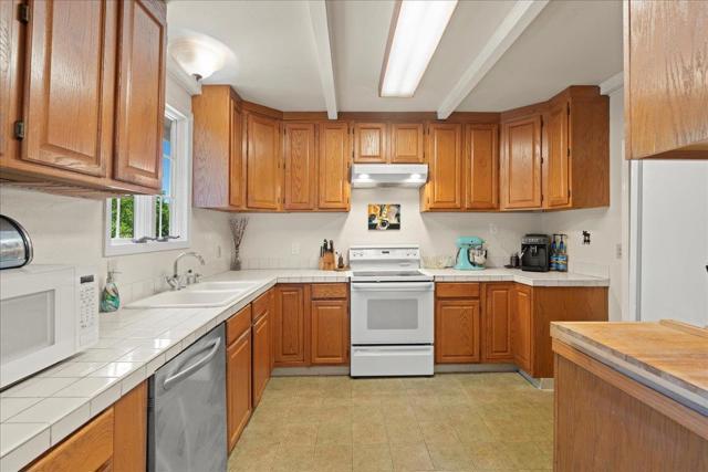 20246 Gist Road, Los Gatos CA: https://media.crmls.org/mediaz/405b0456-fc80-49f6-8b4b-eb0a51156e41.jpg
