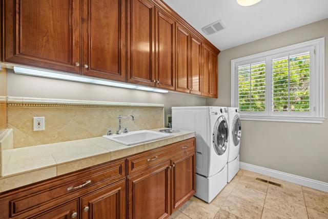 6585 Redwood Retreat Road, Gilroy CA: https://media.crmls.org/mediaz/405bc7cb-5ded-4f6c-be89-2f7f9579260b.jpg