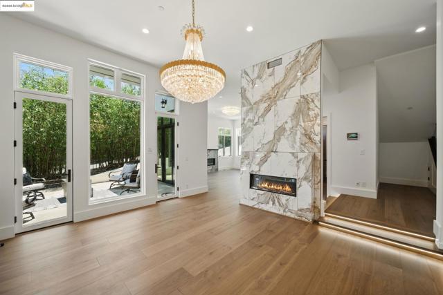 13462 Campus drive, Oakland CA: https://media.crmls.org/mediaz/405bfe73-6792-4321-9b11-72173ddcdf34.jpg