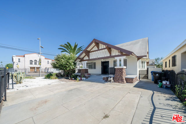 804 55th Street, Los Angeles, California 90037, 4 Bedrooms Bedrooms, ,2 BathroomsBathrooms,Single Family Residence,For Sale,55th,24429329