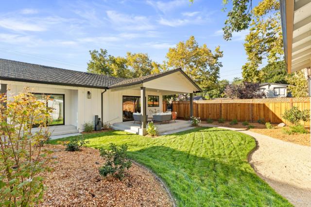 620 Iris Street, Redwood City CA: https://media.crmls.org/mediaz/405da3fb-ae04-4f2c-bbc1-c264186c62f3.jpg