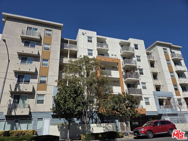 436 S Virgil Avenue, Los Angeles CA: https://media.crmls.org/mediaz/405e677d-24d5-41c3-84d7-a1dc093fc1a8.jpg