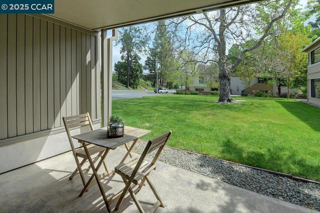 1317 Stanley Dollar Dr, Walnut Creek CA: https://media.crmls.org/mediaz/405eca67-9ce7-4ca0-b0eb-ece09f73463d.jpg
