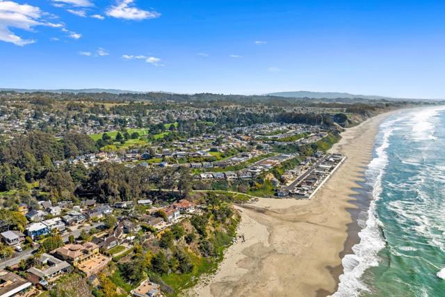 664 Bayview Drive, Aptos CA: https://media.crmls.org/mediaz/405ef470-d974-4260-bbc8-fae4a9a255f4.jpg