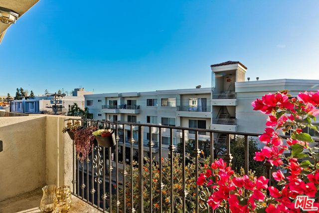 2308 Schader Drive, Santa Monica, California 90404, 2 Bedrooms Bedrooms, ,1 BathroomBathrooms,Condominium,For Sale,Schader,24458301