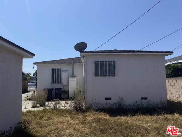 1715 E Silva Street, Long Beach CA: https://media.crmls.org/mediaz/4060369b-ee1c-4ed5-b8f8-282571b0114e.jpg