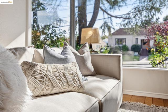 5318 Fleming Avenue, Oakland CA: https://media.crmls.org/mediaz/40604dcb-c063-40ef-a23d-f94bf2c718ed.jpg