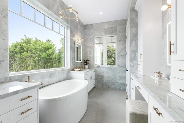 462 Westbourne Street, La Jolla CA: https://media.crmls.org/mediaz/406086c0-8bb9-4dec-8406-eb86608ae36f.jpg