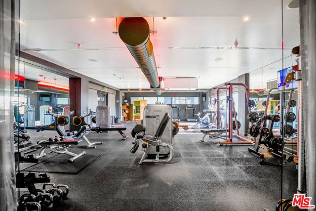 6250 Hollywood Boulevard, Los Angeles CA: https://media.crmls.org/mediaz/40613918-2847-41ee-aad9-258674f7f62b.jpg