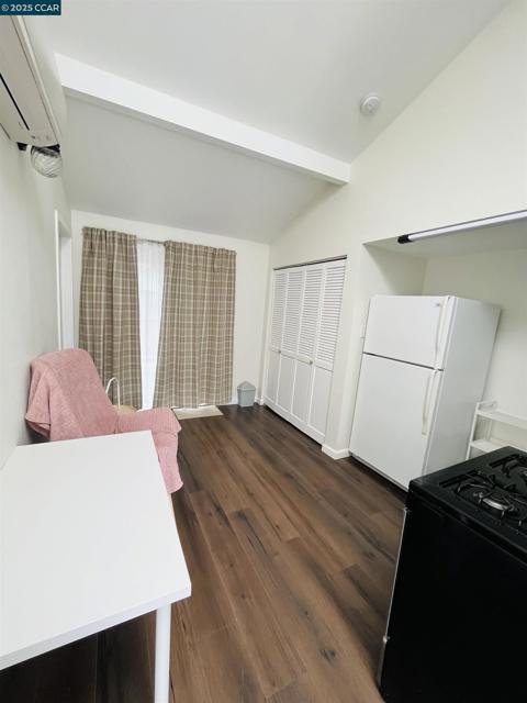 2326 Estrella Ct, Pinole CA: https://media.crmls.org/mediaz/40617f00-f8e9-4c13-bad7-c32517c1808c.jpg
