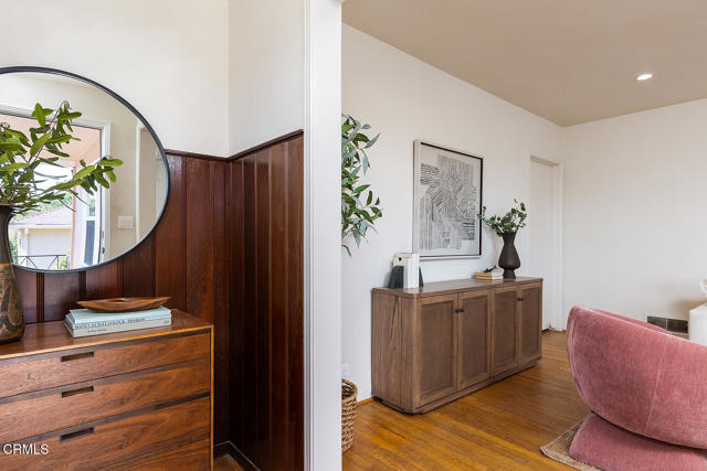 5134 Monte Bonito Drive Drive, Los Angeles CA: https://media.crmls.org/mediaz/4061b70f-e7b9-46e8-a3fa-45ab12ccf3e8.jpg