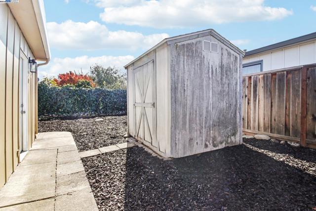 35593 Cleremont Dr, Newark CA: https://media.crmls.org/mediaz/4061be54-9de8-43a8-bfe5-29adedb93c8d.jpg