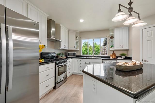 13340 Miguel Garden Way, Poway CA: https://media.crmls.org/mediaz/4061efcf-02c2-4cb8-b58d-c52ee7912868.jpg