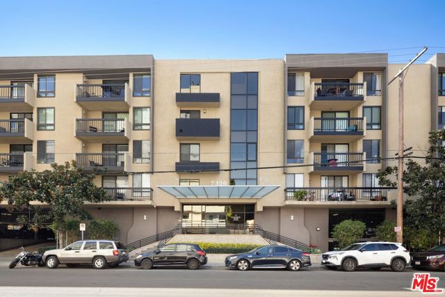 7320 Hawthorn Avenue, Los Angeles CA: https://media.crmls.org/mediaz/40622929-ab66-44bd-a057-23fb0594a4ae.jpg