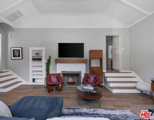 2059 Laurel Canyon Boulevard, Los Angeles CA: https://media.crmls.org/mediaz/40623ed6-a593-4052-b7d9-bc664a0d3139.jpg