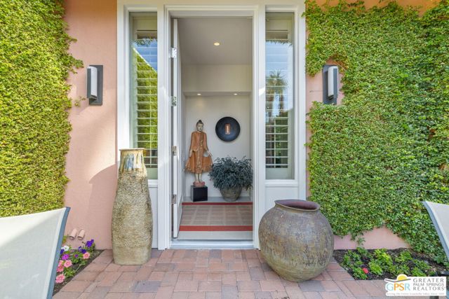 46920 Amir Drive, Palm Desert CA: https://media.crmls.org/mediaz/4062732a-21a9-4477-b9bf-750d51eb46c6.jpg