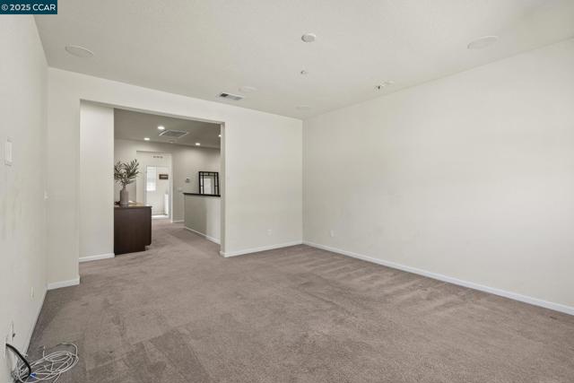 589 W Huntington Ave, Mountain House CA: https://media.crmls.org/mediaz/4062b2c0-0b24-45cd-a65e-a8b88b84c203.jpg