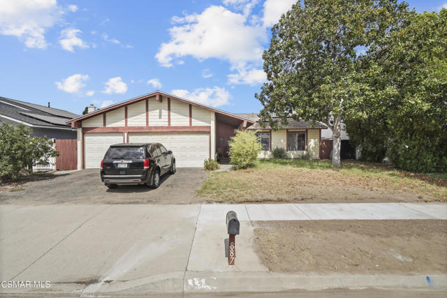 887 Erringer Road, Simi Valley CA: https://media.crmls.org/mediaz/40630173-a3f9-49e1-a98e-69bd6e933410.jpg
