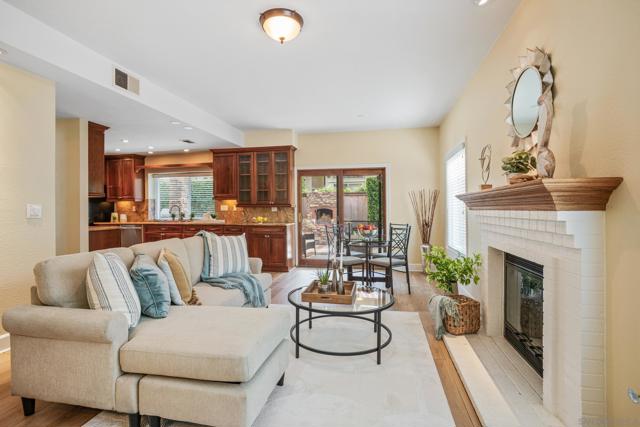 2009 Applewood Ln, Vista CA: https://media.crmls.org/mediaz/406311c5-6e69-49a9-9423-630a9349871d.jpg