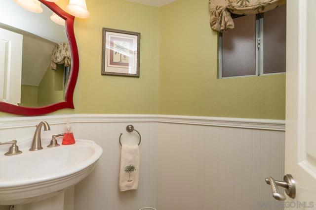 11002 Creekbridge Place, San Diego CA: https://media.crmls.org/mediaz/40635508-21fe-439c-98cc-e5b4465201ab.jpg
