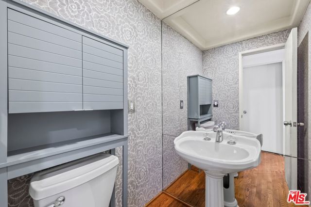 2801 Woodwardia Drive, Los Angeles CA: https://media.crmls.org/mediaz/4064cab9-f208-42a5-a574-a54908e55922.jpg