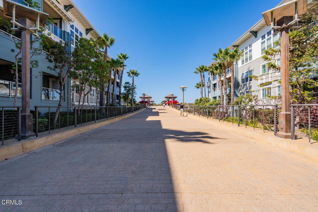 https://media.crmls.org/mediaz/4064e1e3-8277-463a-b993-9145a192385e.jpg?preset=X-Large