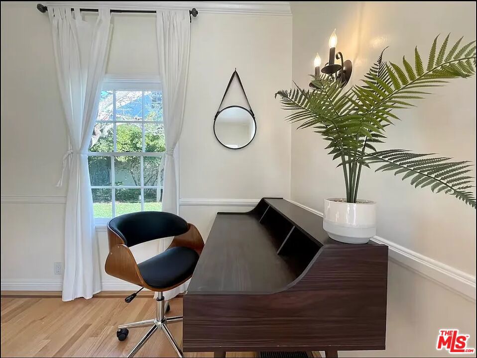 https://media.crmls.org/mediaz/4065707f-303a-47f7-9fa7-483d9b063f41.jpg?preset=X-Large