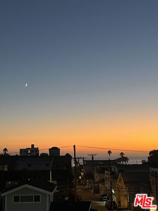 https://media.crmls.org/mediaz/4065fc35-4344-491f-8377-1eaceb792d8e.jpg?preset=X-Large