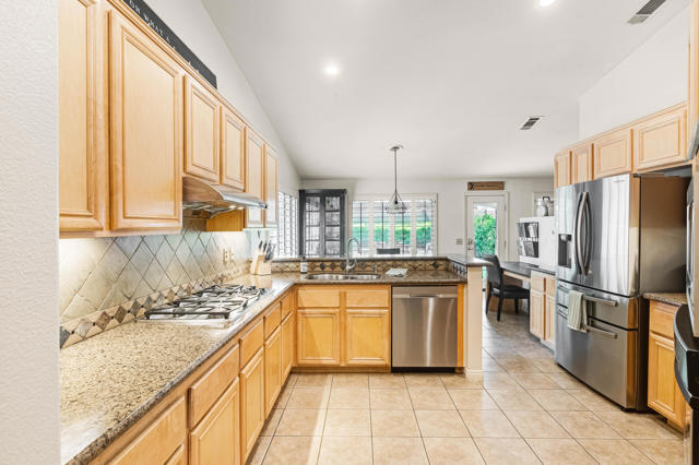 Image 12 of 49 For 79917 Hancock Court