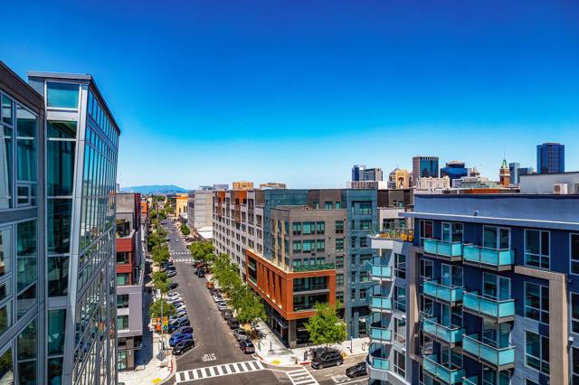 311 Oak Street, Oakland CA: https://media.crmls.org/mediaz/4066ac18-3da9-4b4a-9ea1-d872753fc388.jpg