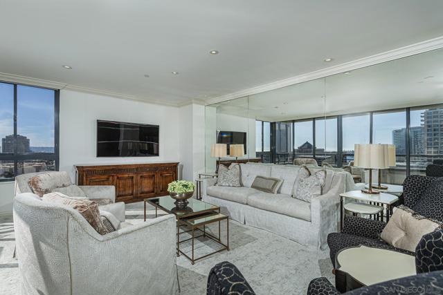 700 Front Street, San Diego CA: https://media.crmls.org/mediaz/4066afc8-4246-438b-bca4-d22d978cbb0f.jpg