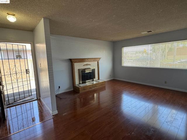20145 Royal Avenue, Hayward CA: https://media.crmls.org/mediaz/4066fa8f-7a59-4fd4-88fa-194eb716b6ce.jpg
