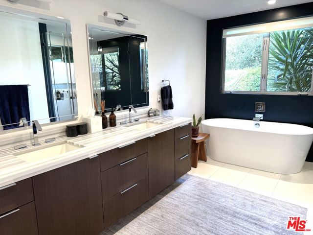 3112 Corda Drive, Los Angeles CA: https://media.crmls.org/mediaz/40676b3e-2619-4cd4-9067-7bbd6d2b587a.jpg