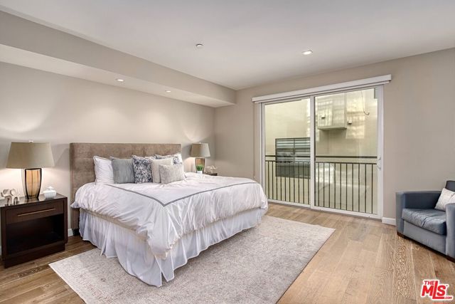 Drew Fenton | 441 S Barrington Avenue Los Angeles CA | MLS: 7091568