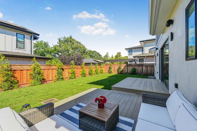 980 Lucky Avenue, Menlo Park CA: https://media.crmls.org/mediaz/4067a0be-e6c4-4974-acdf-a436615bca65.jpg