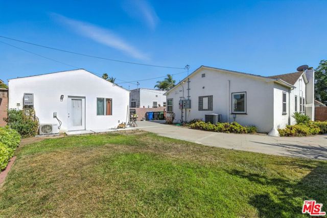 237 W Kelso Street, Inglewood CA: https://media.crmls.org/mediaz/4067bd8a-aa89-481e-a5f0-b56e170accb6.jpg