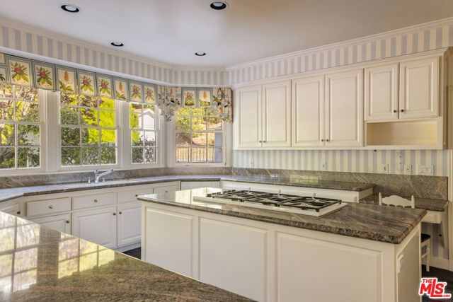 3734 Longridge Avenue, Sherman Oaks CA: https://media.crmls.org/mediaz/4067fb81-b9da-460d-9417-fbf0cb88cecd.jpg