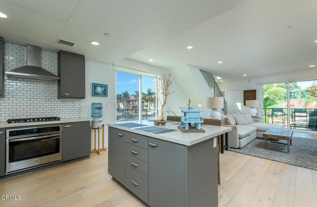 11594 Riverside Drive, North Hollywood CA: https://media.crmls.org/mediaz/40681979-e6f8-483d-9858-a8f610e27e7d.jpg