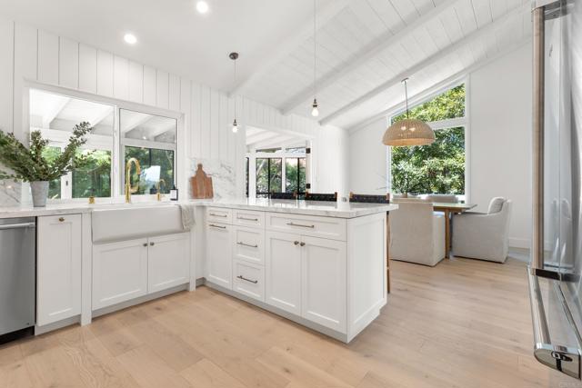 582 Rancho Santa Fe Rd, Encinitas CA: https://media.crmls.org/mediaz/40682948-252b-4c6f-ba1d-782adba8296e.jpg