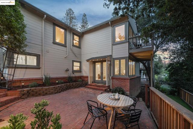 1301 Mountain Blvd, Oakland CA: https://media.crmls.org/mediaz/406878d4-3904-4d3f-8c71-9ae240b05b47.jpg