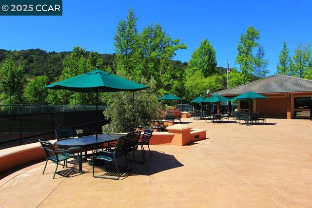 1716 Saint Andrews Drive, Moraga CA: https://media.crmls.org/mediaz/40697266-99c5-430f-9653-225184513fbe.jpg