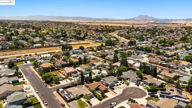 53 Zinfandel Ct, Oakley CA: https://media.crmls.org/mediaz/40699408-7d76-4753-9502-c1f9dcc966b5.jpg