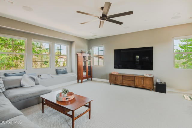 1323 Arroyo View Street, Thousand Oaks CA: https://media.crmls.org/mediaz/406a329e-2ea6-4014-8731-fdc029c9b50e.jpg