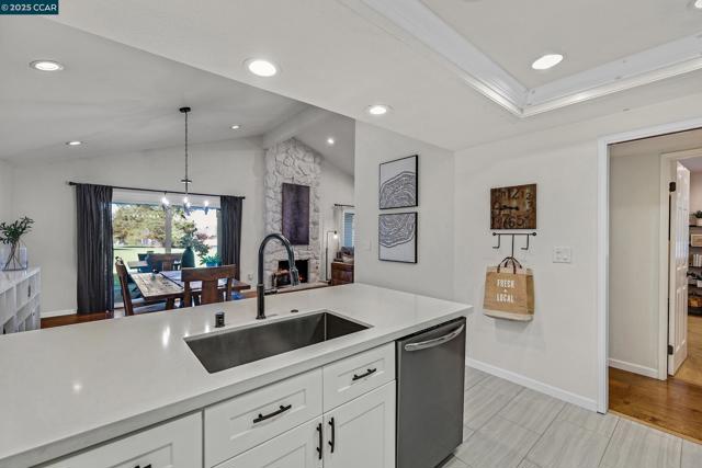 3716 Mesa Vista Dr, San Ramon CA: https://media.crmls.org/mediaz/406a8ff2-9705-4d7d-bc72-abda2ab6a826.jpg