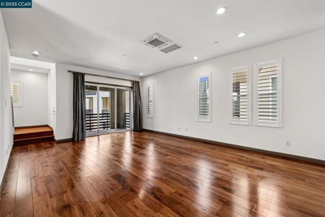 5826 Noba Rd, Dublin CA: https://media.crmls.org/mediaz/406accaa-db5c-4e59-95d3-80af99396c08.jpg