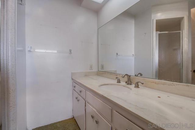 954 Harbor View Dr, San Diego CA: https://media.crmls.org/mediaz/406b6a84-f376-490b-85dd-648dd546330a.jpg